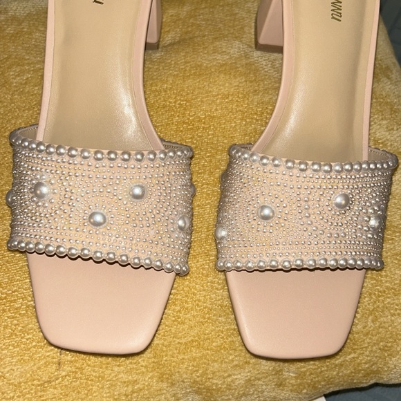 Pearl covered block heel sandals - Picture 2 of 7